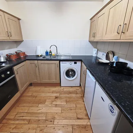 2 Bedroom Flat Close To Centre * Bristol