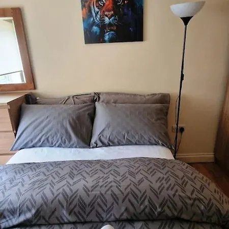 2 Bedroom Flat Close To Centre Apartamento