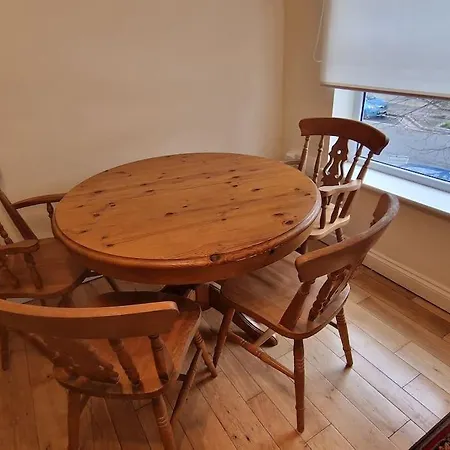 2 Bedroom Flat Close To Centre Appartement *