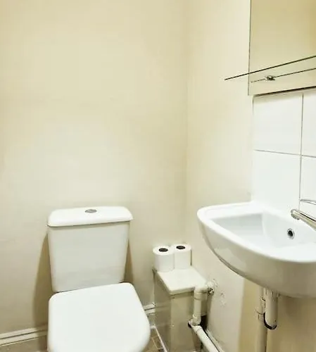 22a 2 Bedroom Flat Close To Centre