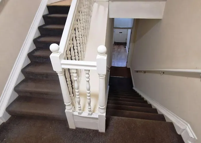 22a 2 Bedroom Flat Close To Centre