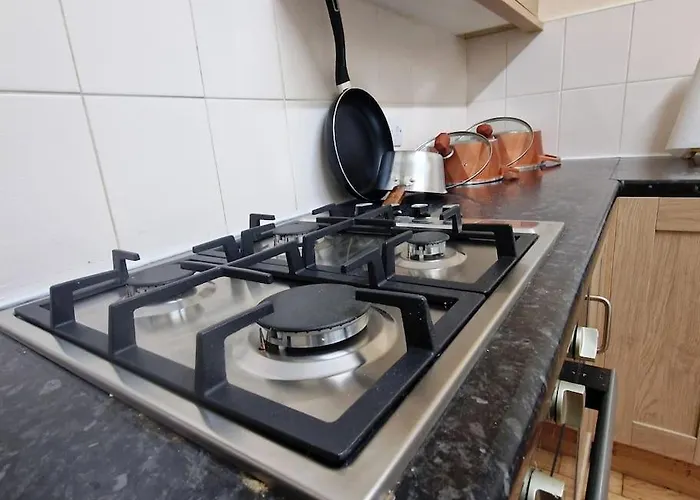 22a 2 Bedroom Flat Close To Centre Apartment *