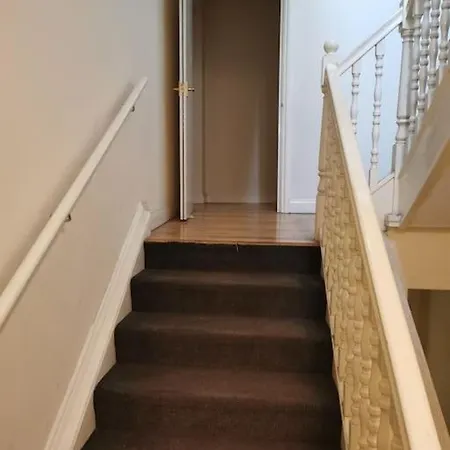 22a 2 Bedroom Flat Close To Centre Apartment *